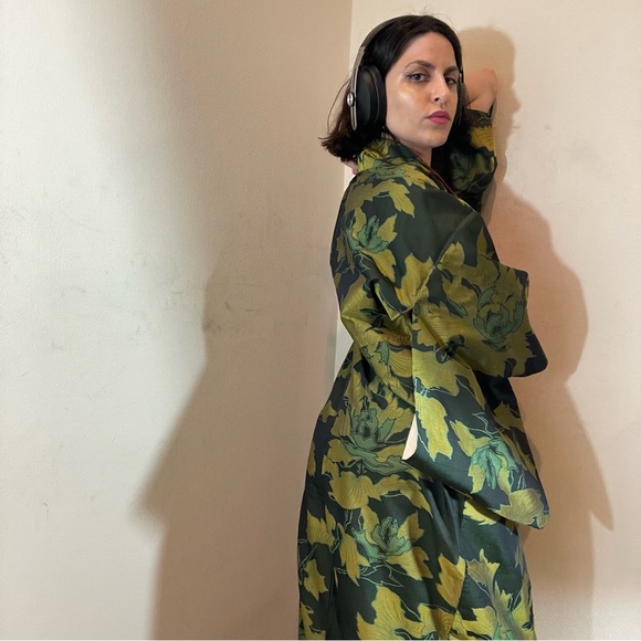 perfect shades of green foliage anoint your limbs with this true antique kimono - Picture 12 of 16